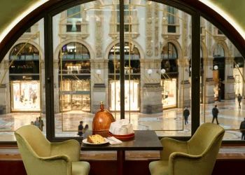 Design e Dolcezza: La Coupole di Kartell Incornicia il Panettone di Marchesi 1824